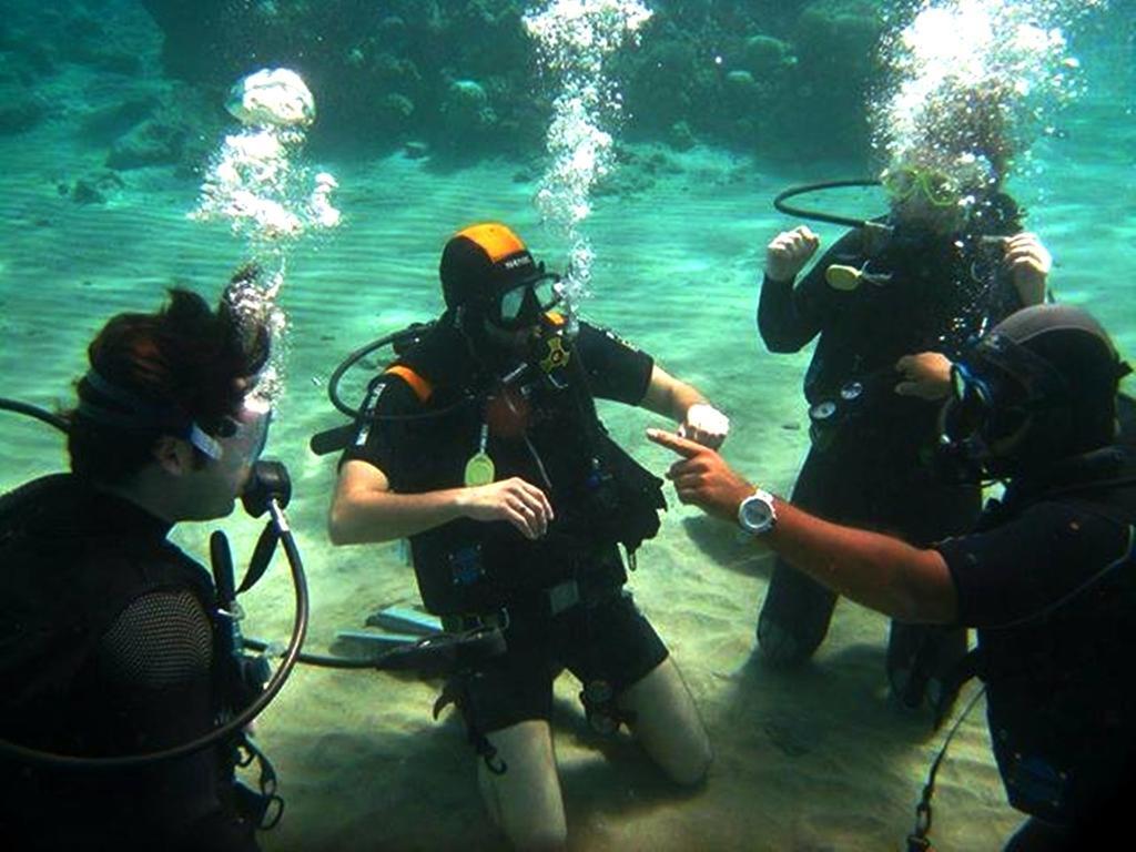Arab Divers Dive Center And Bed & Breakfast Aqaba Exterior foto