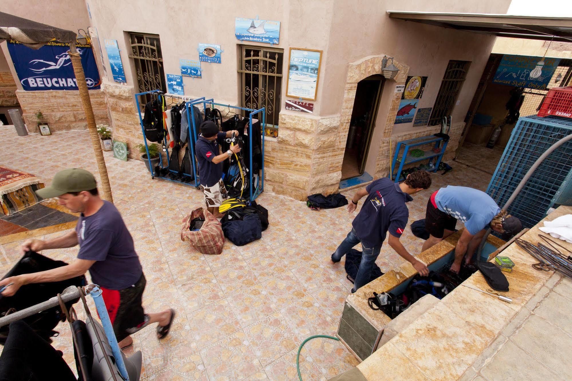 Arab Divers Dive Center And Bed & Breakfast Aqaba Exterior foto